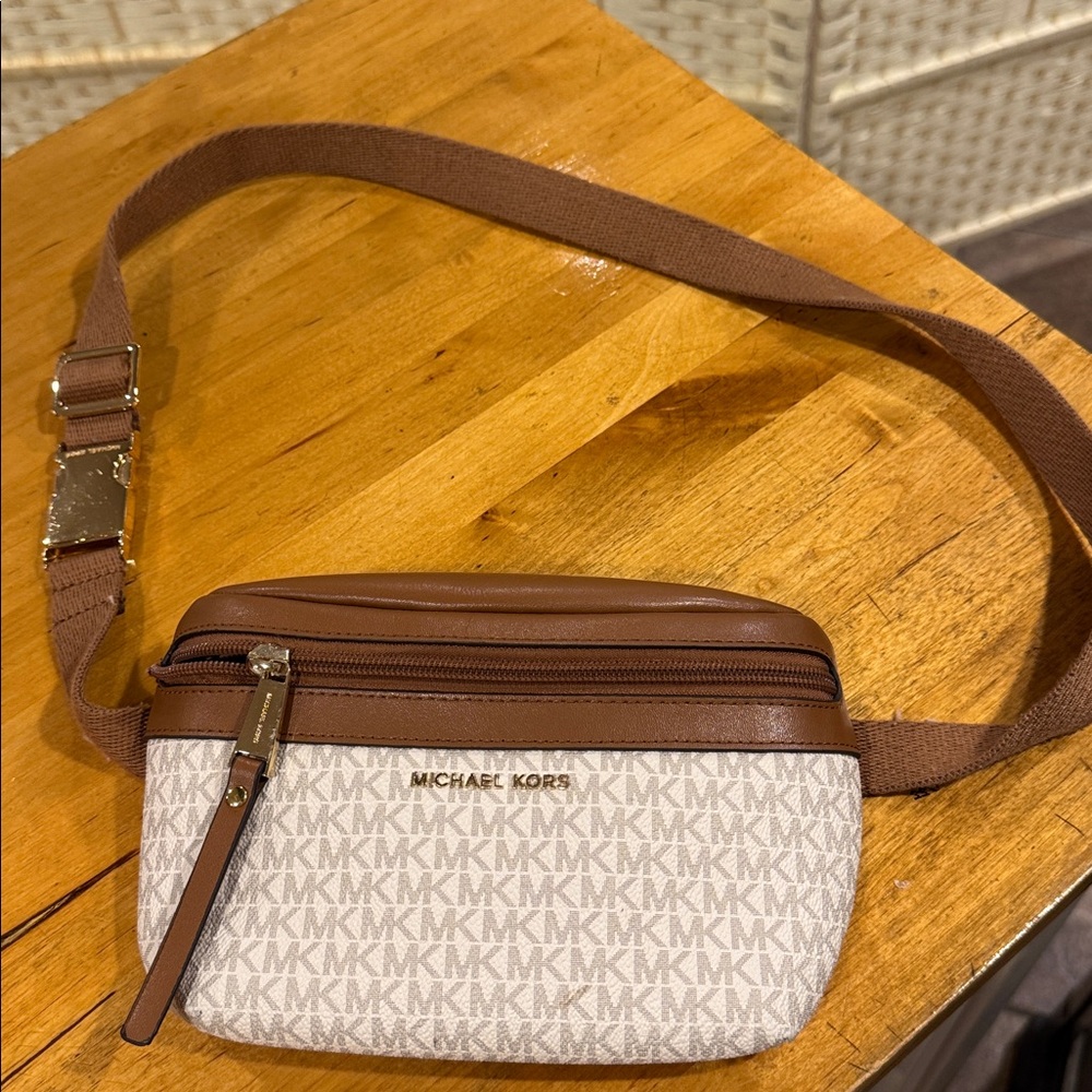 Michael Kors Tan and Cream Belt Bag - Picture 4 of 8